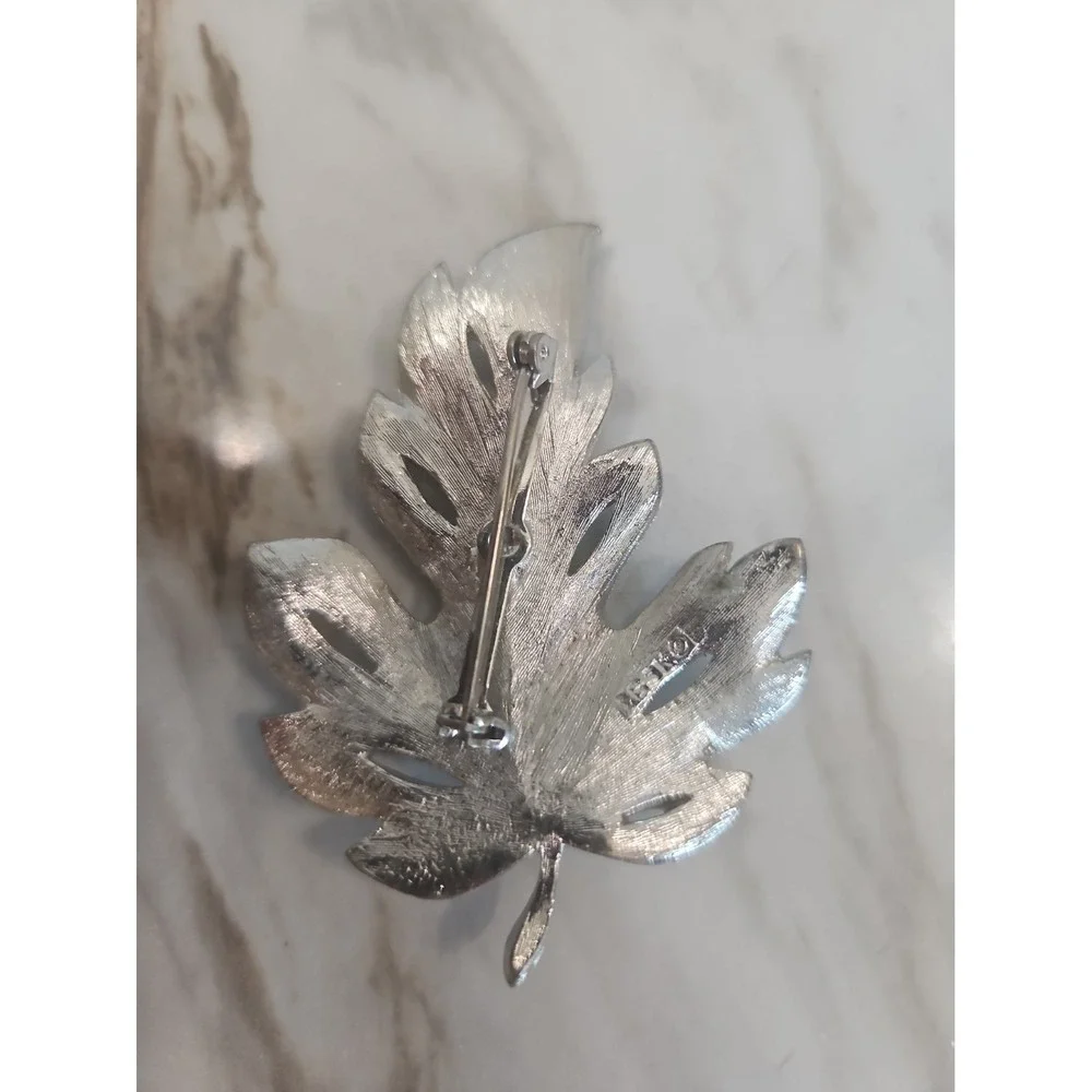 BSK Silver Tone Leaf Brooch Vintage Costume Jewelry Fall Autumn